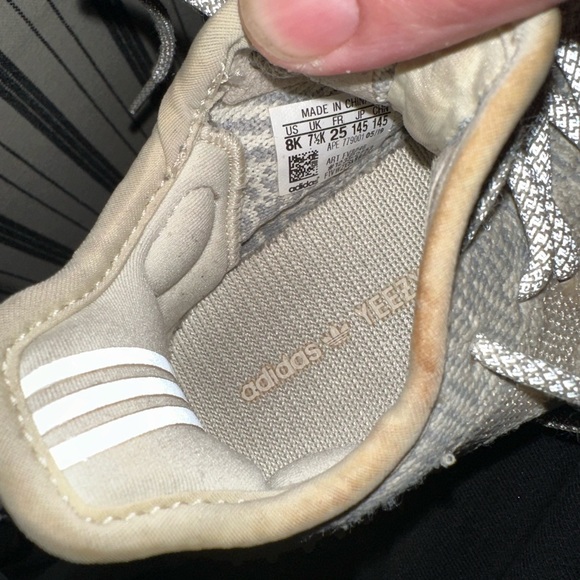 Yeezy Boost V2. Kids 8K - Picture 3 of 5